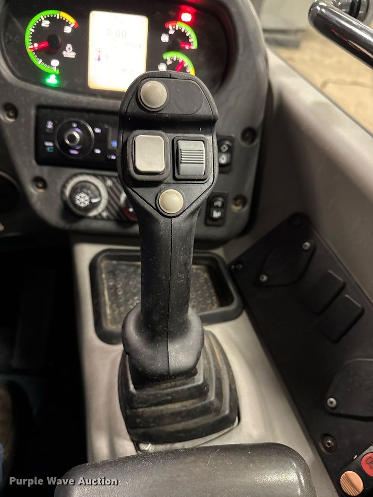 image for item DT0668 2017 Case 321F wheel loader