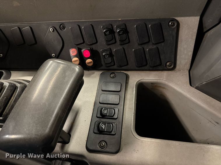 image for item DT0668 2017 Case 321F wheel loader