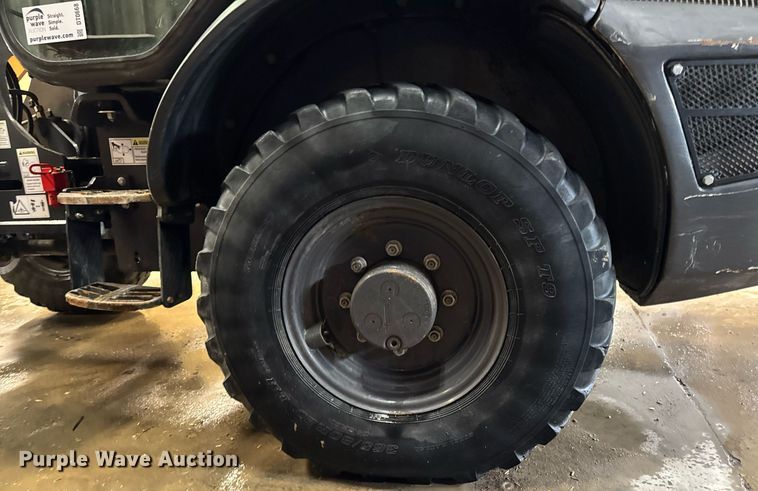 image for item DT0668 2017 Case 321F wheel loader