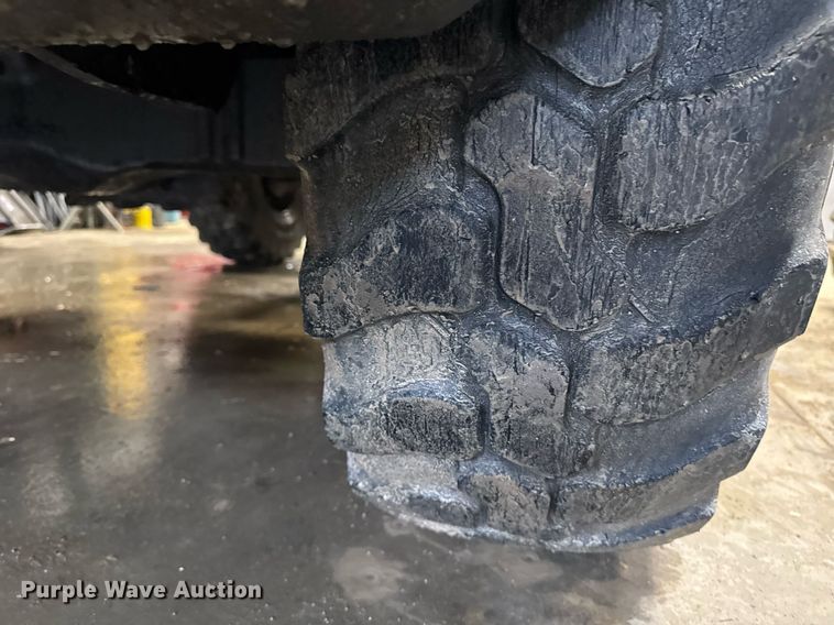 image for item DT0668 2017 Case 321F wheel loader