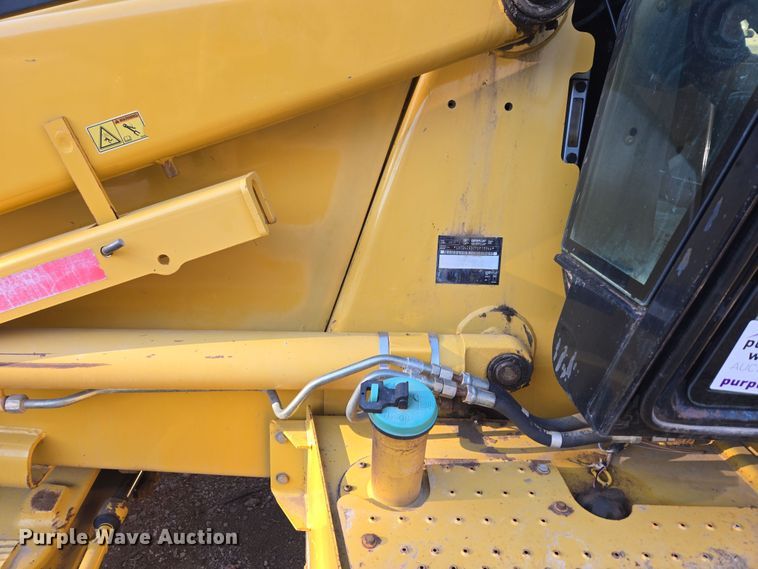 image for item DT7053 2004 Caterpillar 420D backhoe