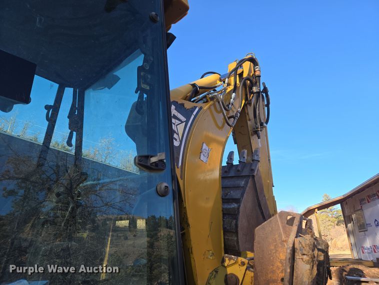 image for item DT7053 2004 Caterpillar 420D backhoe