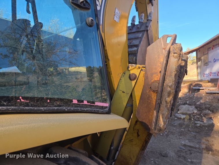 image for item DT7053 2004 Caterpillar 420D backhoe