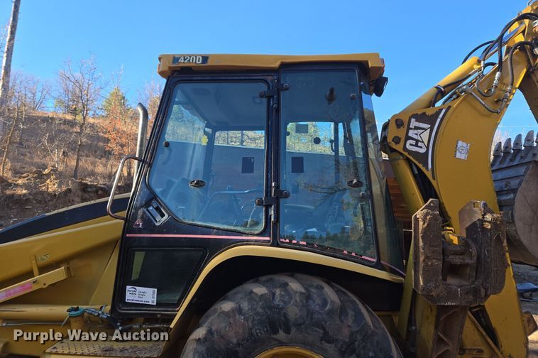 image for item DT7053 2004 Caterpillar 420D backhoe