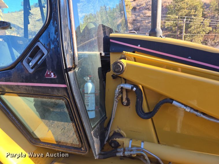 image for item DT7053 2004 Caterpillar 420D backhoe