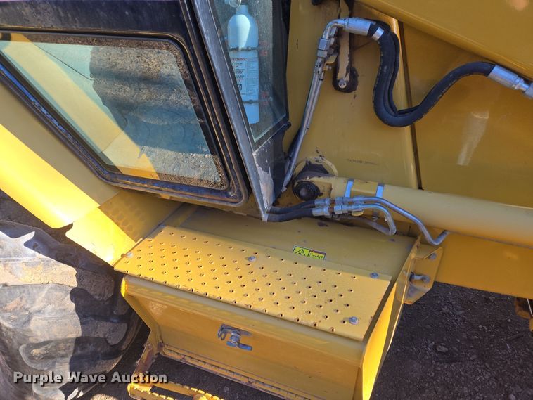 image for item DT7053 2004 Caterpillar 420D backhoe