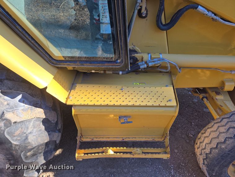 image for item DT7053 2004 Caterpillar 420D backhoe