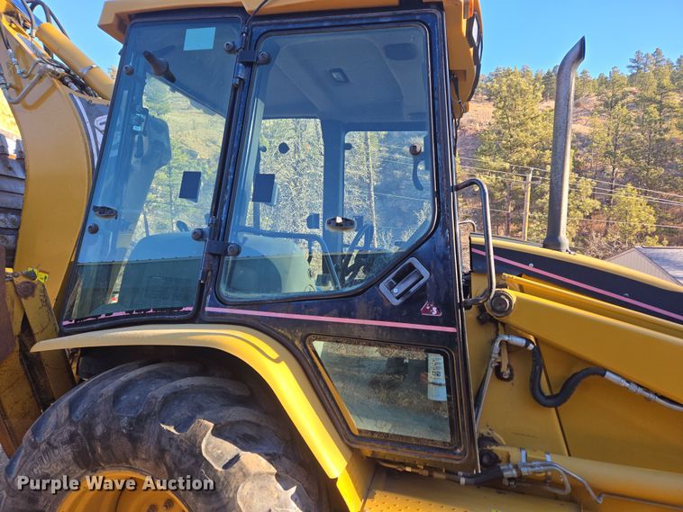 image for item DT7053 2004 Caterpillar 420D backhoe
