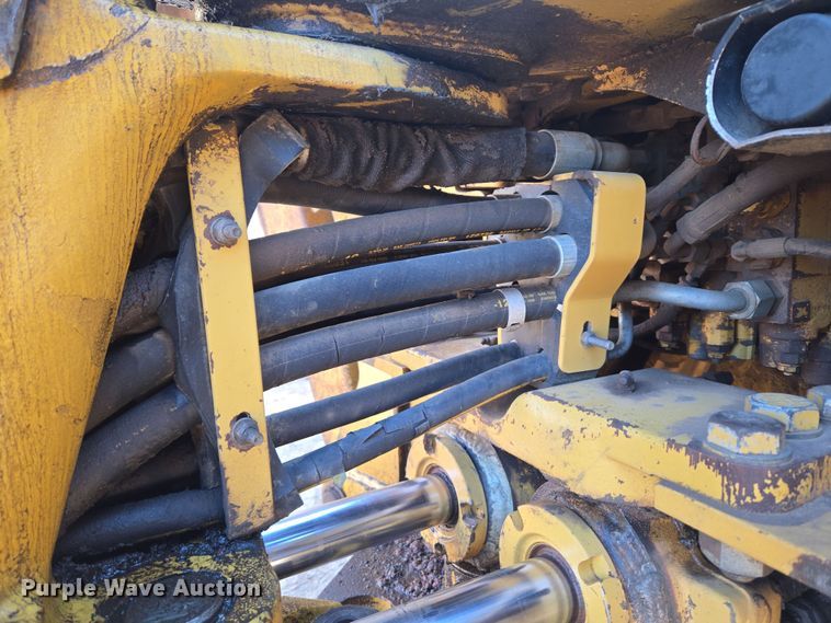 image for item DT7053 2004 Caterpillar 420D backhoe