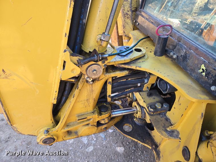 image for item DT7053 2004 Caterpillar 420D backhoe