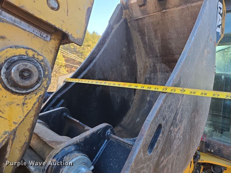 image for item DT7053 2004 Caterpillar 420D backhoe