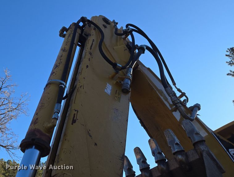 image for item DT7053 2004 Caterpillar 420D backhoe