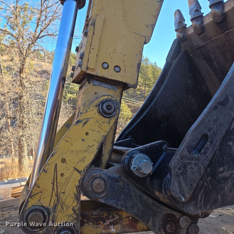 image for item DT7053 2004 Caterpillar 420D backhoe