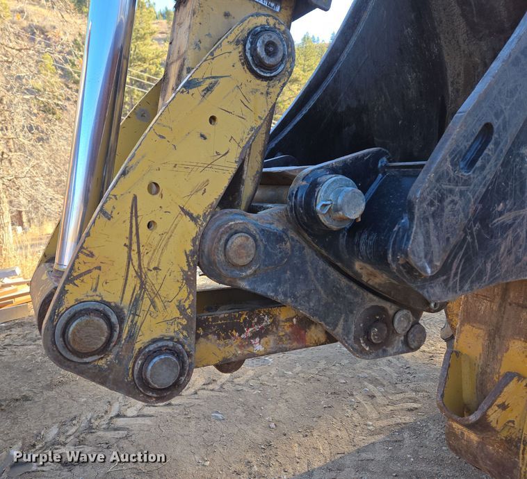 image for item DT7053 2004 Caterpillar 420D backhoe