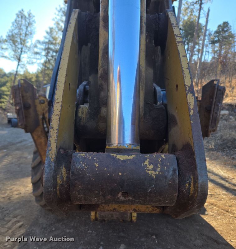 image for item DT7053 2004 Caterpillar 420D backhoe