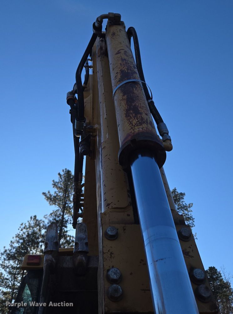 image for item DT7053 2004 Caterpillar 420D backhoe