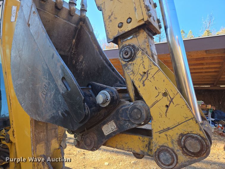 image for item DT7053 2004 Caterpillar 420D backhoe