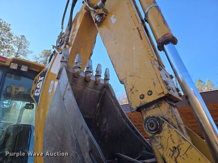 image for item DT7053 2004 Caterpillar 420D backhoe