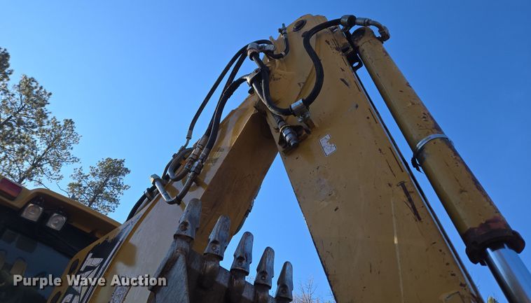 image for item DT7053 2004 Caterpillar 420D backhoe