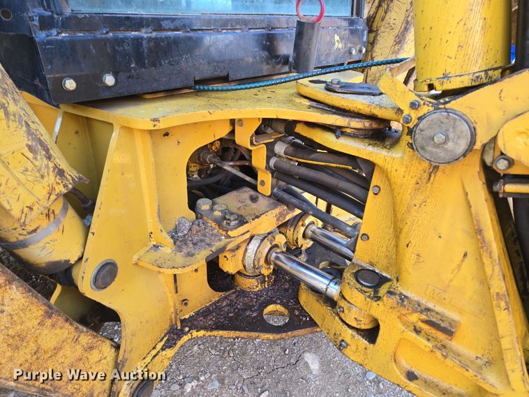 image for item DT7053 2004 Caterpillar 420D backhoe