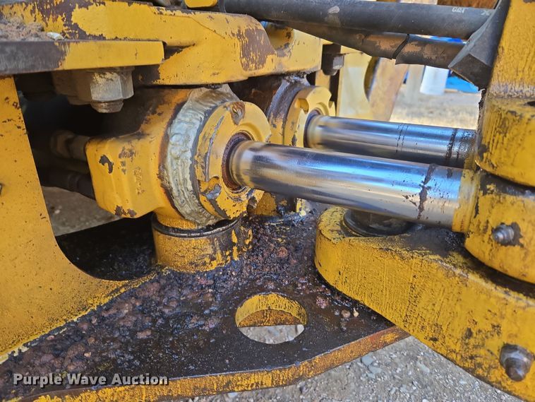 image for item DT7053 2004 Caterpillar 420D backhoe