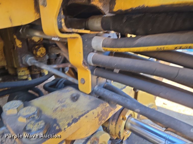 image for item DT7053 2004 Caterpillar 420D backhoe