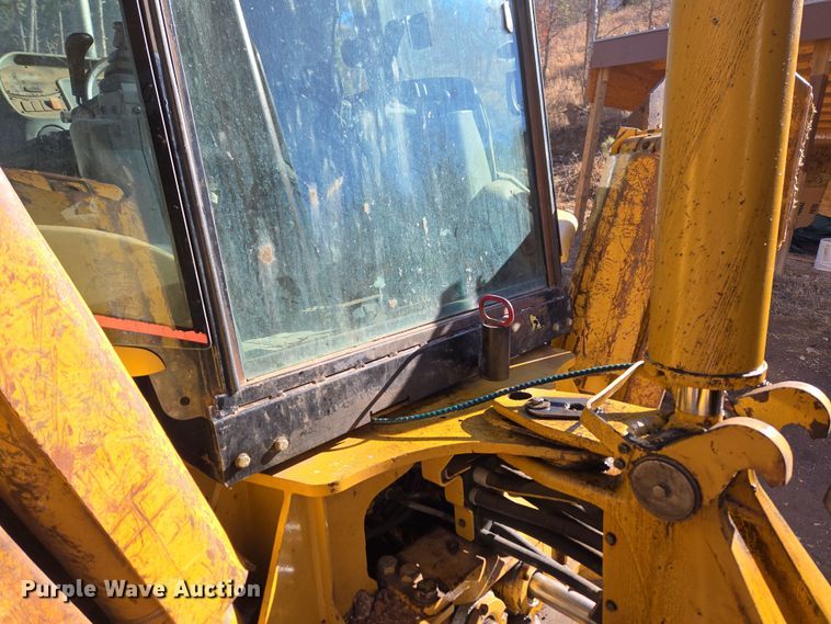 image for item DT7053 2004 Caterpillar 420D backhoe