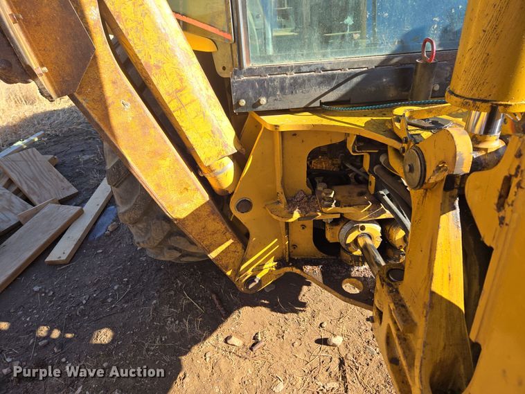 image for item DT7053 2004 Caterpillar 420D backhoe