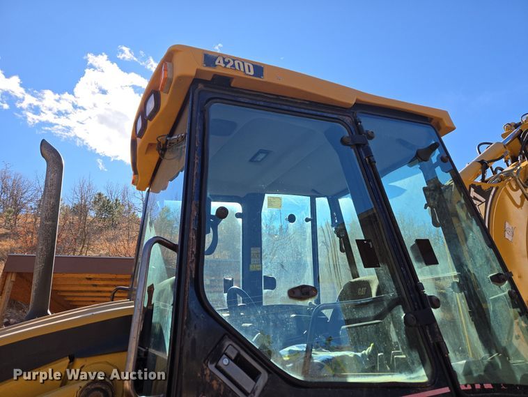 image for item DT7053 2004 Caterpillar 420D backhoe