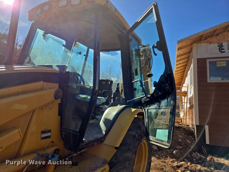 image for item DT7053 2004 Caterpillar 420D backhoe