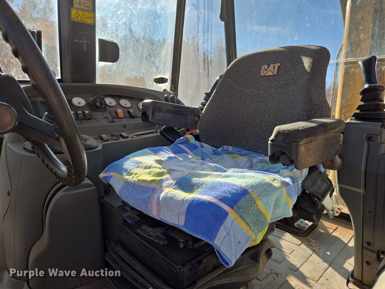 image for item DT7053 2004 Caterpillar 420D backhoe