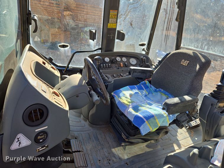 image for item DT7053 2004 Caterpillar 420D backhoe