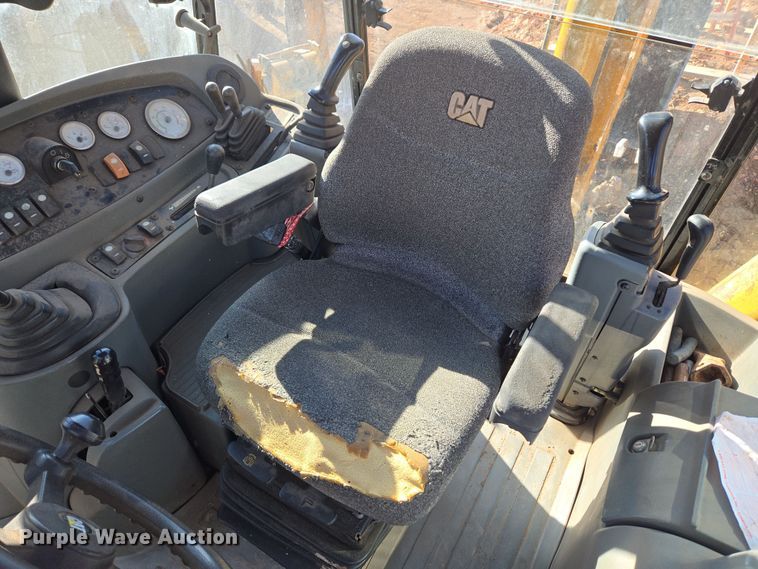 image for item DT7053 2004 Caterpillar 420D backhoe
