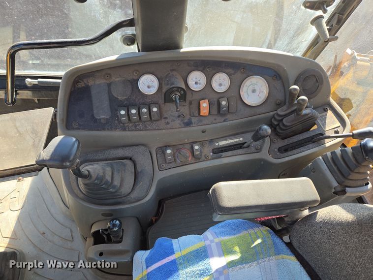 image for item DT7053 2004 Caterpillar 420D backhoe