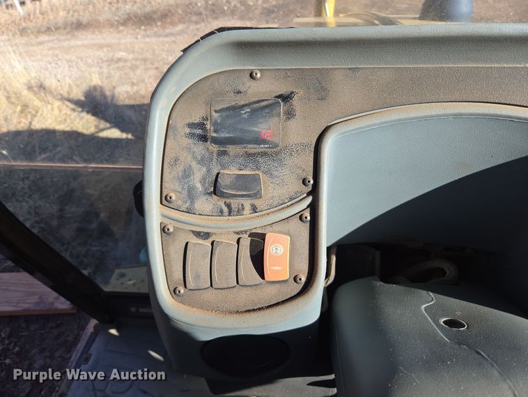 image for item DT7053 2004 Caterpillar 420D backhoe