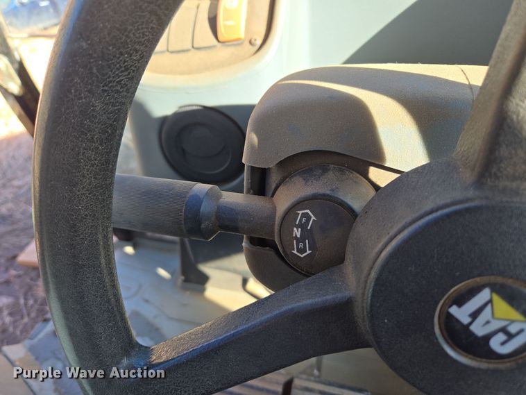 image for item DT7053 2004 Caterpillar 420D backhoe