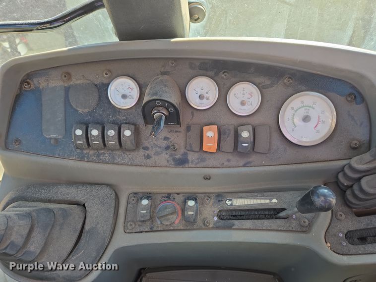 image for item DT7053 2004 Caterpillar 420D backhoe