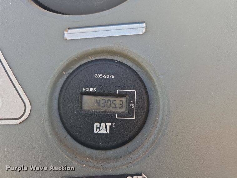 image for item DT7053 2004 Caterpillar 420D backhoe