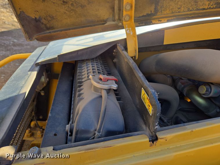 image for item DT7053 2004 Caterpillar 420D backhoe