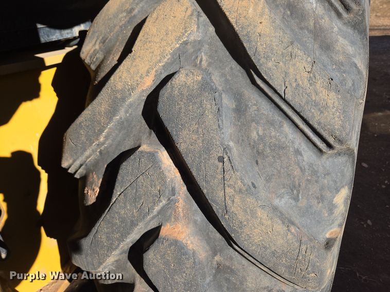 image for item DT7053 2004 Caterpillar 420D backhoe