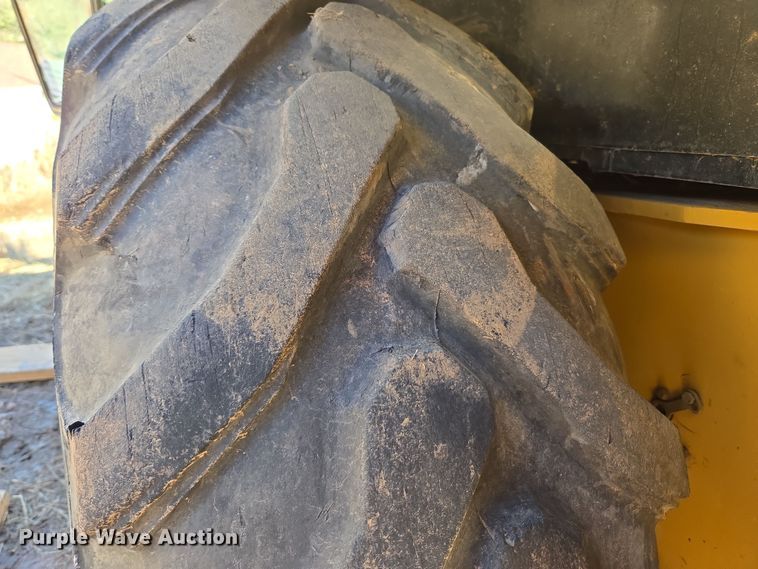 image for item DT7053 2004 Caterpillar 420D backhoe