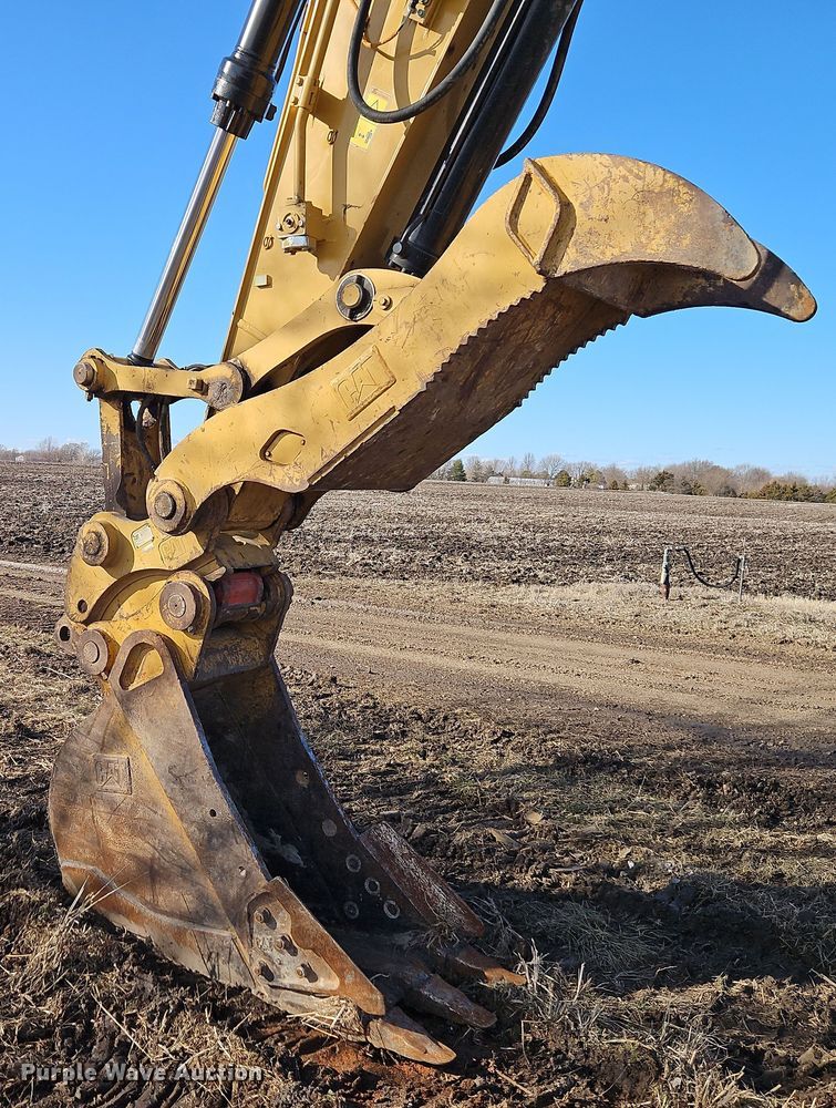 image for item DT7622 2016 Caterpillar 323FL excavator