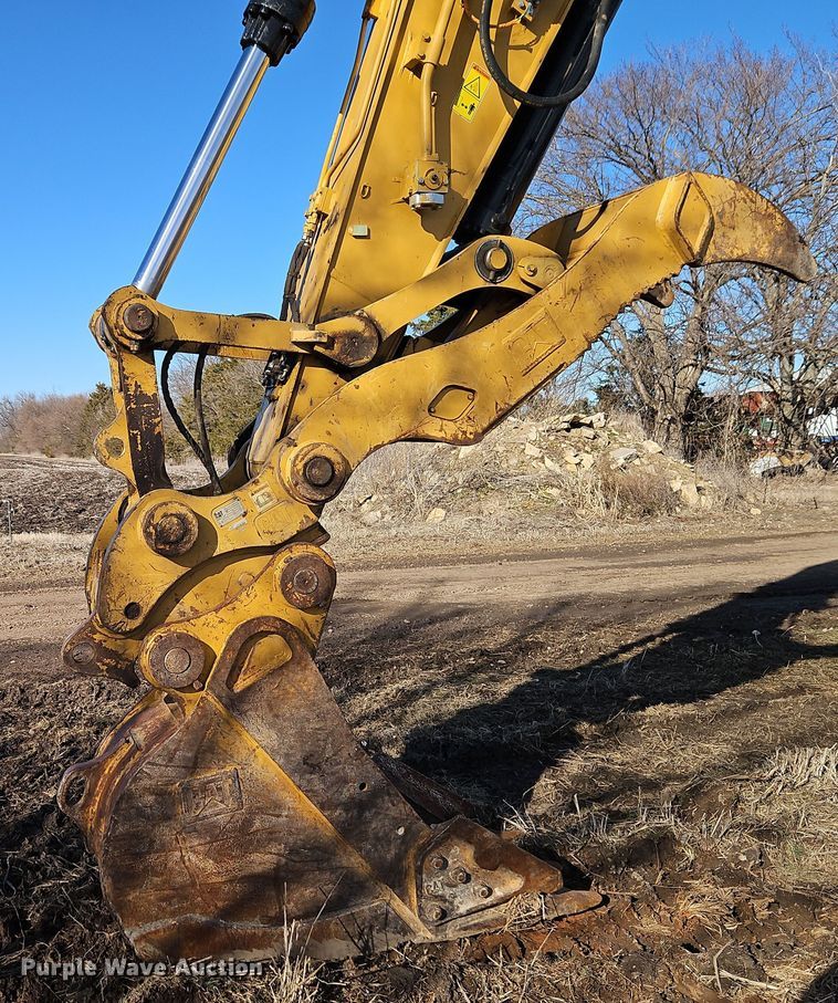 image for item DT7622 2016 Caterpillar 323FL excavator