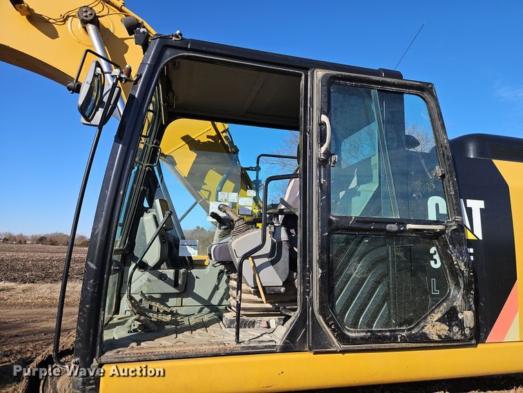 image for item DT7622 2016 Caterpillar 323FL excavator