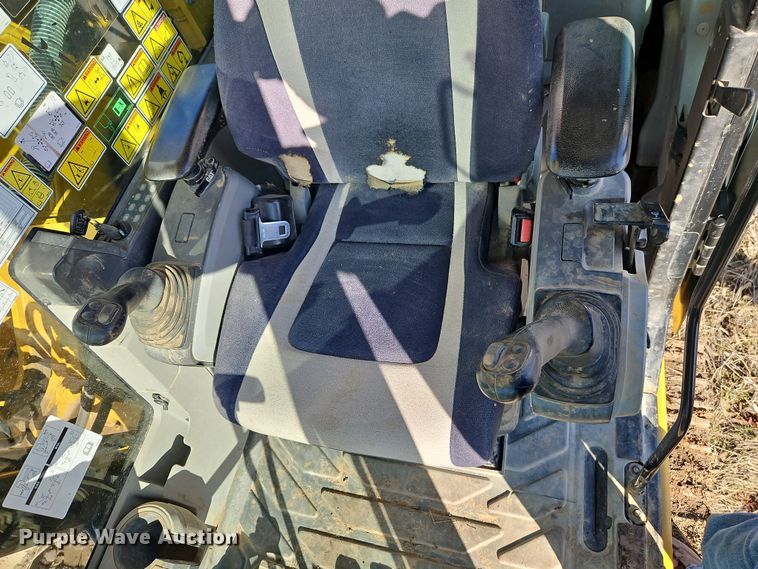 image for item DT7622 2016 Caterpillar 323FL excavator