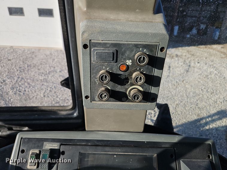 image for item DT7623 2000 Case 580L backhoe