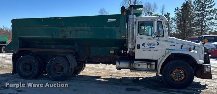 image for item DU3302 2002 Freightliner FL80 dump truck
