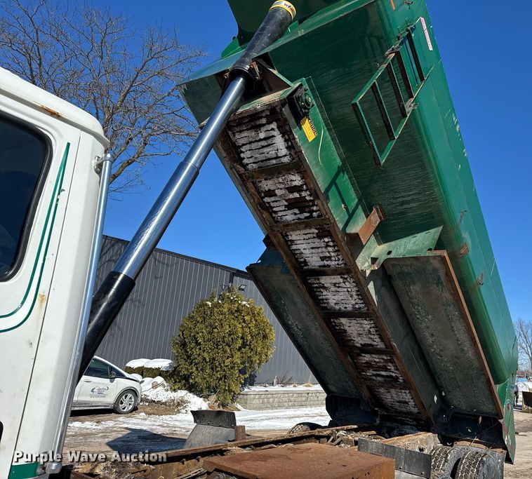 image for item DU3302 2002 Freightliner FL80 dump truck