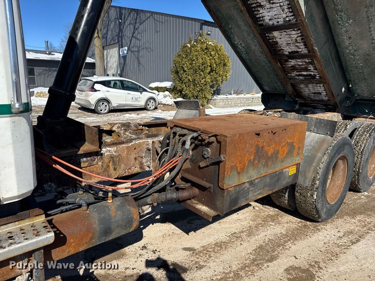 image for item DU3302 2002 Freightliner FL80 dump truck