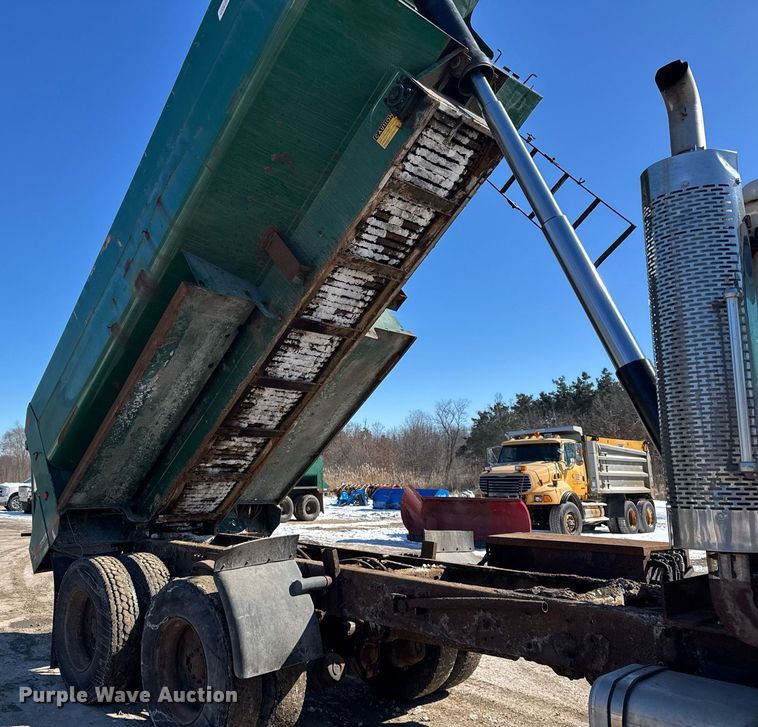 image for item DU3302 2002 Freightliner FL80 dump truck